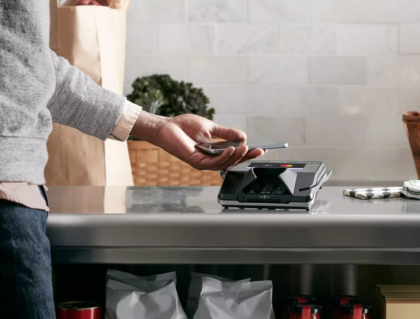 contactless payment in grocery store